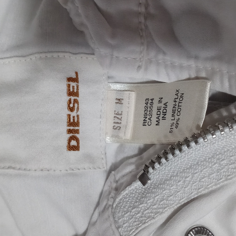 Bnwot!! Diesel rain jacket in white sz med. Med weight zip up and buttons w ties - Picture 2 of 12